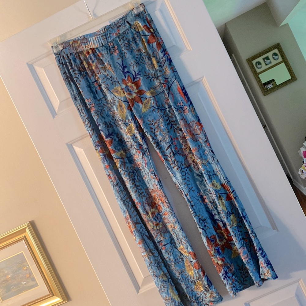Blue floral velvet pants L